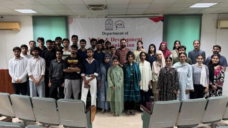 Students at a Dunya-e-Nau recruitment session in a university department